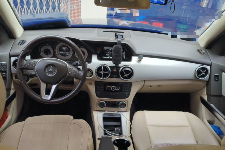 Used Mercedes-Benz GLK-Class 2013 Facelift GLK 300 4MATIC Fashion Edition Center Console