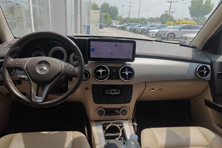 Used Mercedes-Benz GLK-Class 2013 GLK 300 4MATIC Dynamic Sunroof Model Center Console