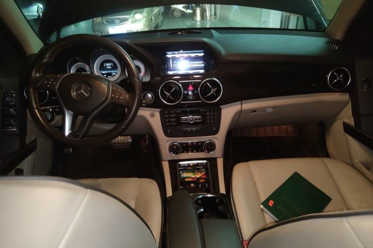 Used Mercedes-Benz GLK-Class 2013 Facelift GLK 300 4MATIC Fashion Edition Center Console