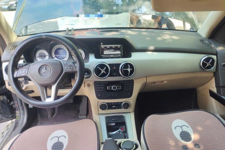 Used Mercedes-Benz GLK-Class 2013 GLK 300 4MATIC Dynamic Edition Center Console