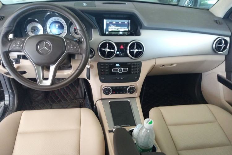 Used Mercedes-Benz GLK-Class 2013 GLK 300 4MATIC Dynamic Sunroof Model Center Console