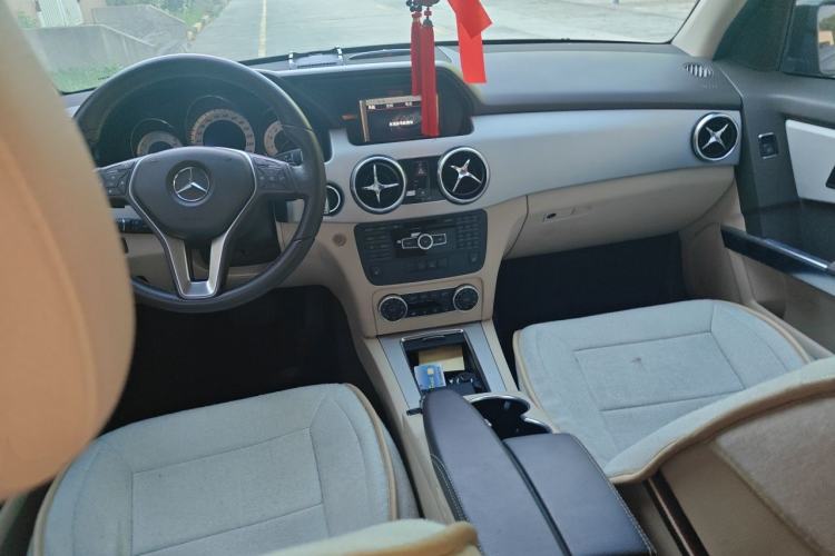 Used Mercedes-Benz GLK-Class 2013 GLK 300 4MATIC Dynamic Edition Center Console