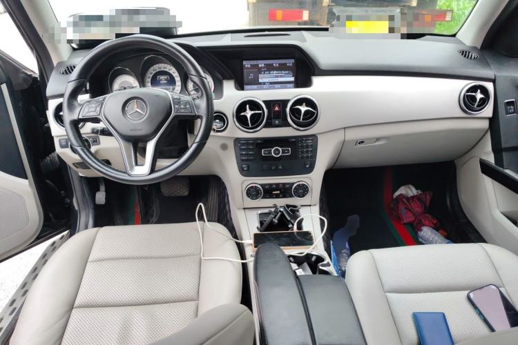 Used Mercedes-Benz GLK-Class 2013 GLK 300 4MATIC Dynamic Edition Center Console