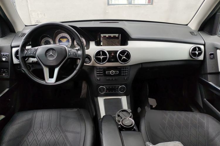 Used Mercedes-Benz GLK-Class 2013 GLK 300 4MATIC Dynamic Sunroof Model Center Console