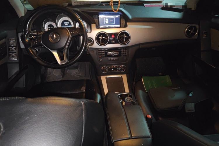 Used Mercedes-Benz GLK-Class 2013 GLK 300 4MATIC Dynamic Edition Center Console