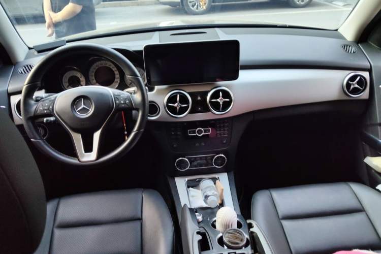 Used Mercedes-Benz GLK-Class 2013 GLK 300 4MATIC Fashion Model Center Console