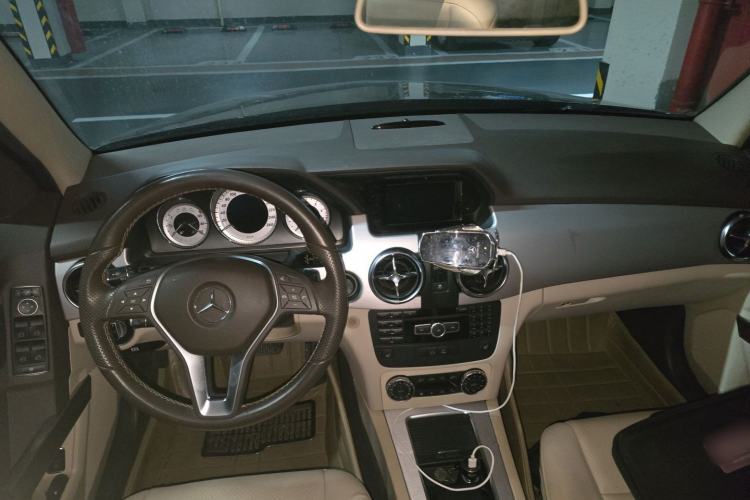 Used Mercedes-Benz GLK-Class 2013 Facelift GLK 300 4MATIC Fashion Edition Center Console