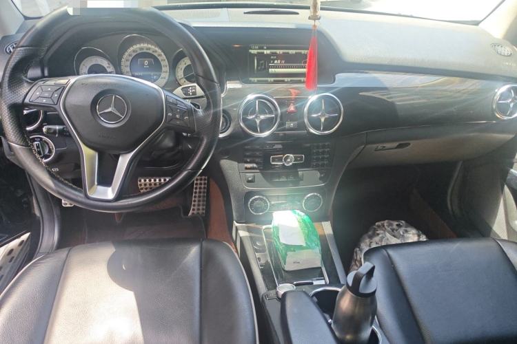 Used Mercedes-Benz GLK-Class 2013 GLK 300 4MATIC Luxury Model Center Console