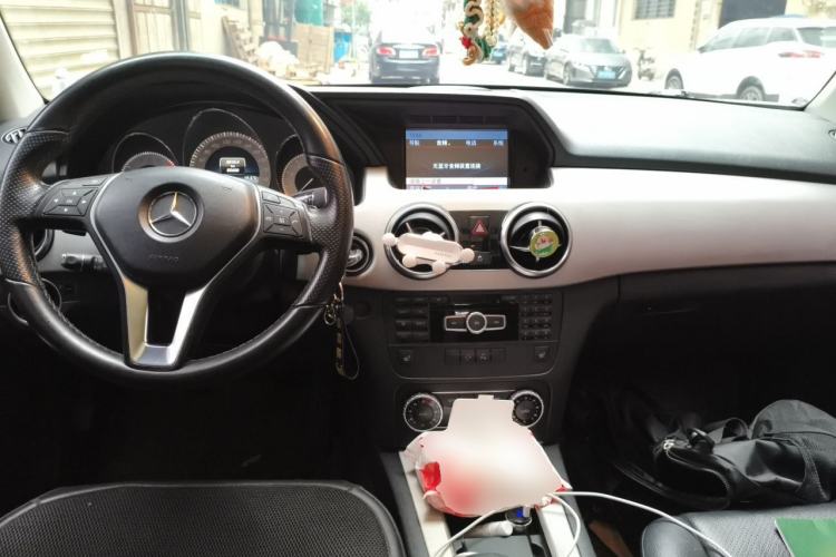 Used Mercedes-Benz GLK-Class 2013 GLK 300 4MATIC Dynamic Sunroof Model Center Console