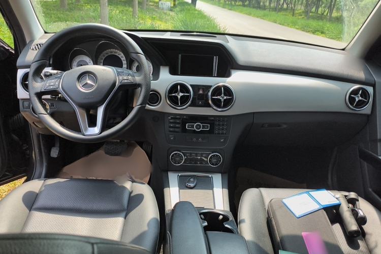 Used Mercedes-Benz GLK-Class 2013 GLK 300 4MATIC Dynamic Edition Center Console