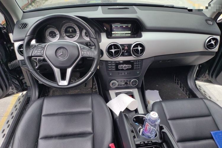 Used Mercedes-Benz GLK-Class 2013 GLK 300 4MATIC Dynamic Sunroof Model Center Console