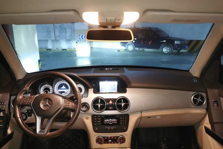 Used Mercedes-Benz GLK-Class 2013 GLK 300 4MATIC Dynamic Edition Center Console
