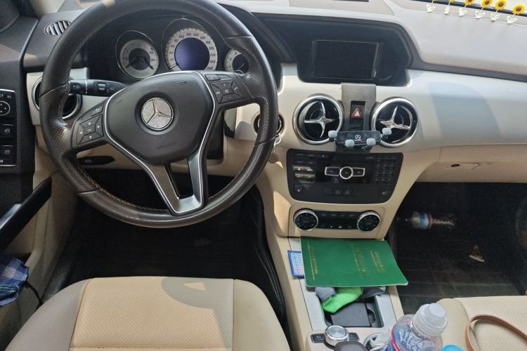 Used Mercedes-Benz GLK-Class 2013 GLK 300 4MATIC Dynamic Edition Center Console