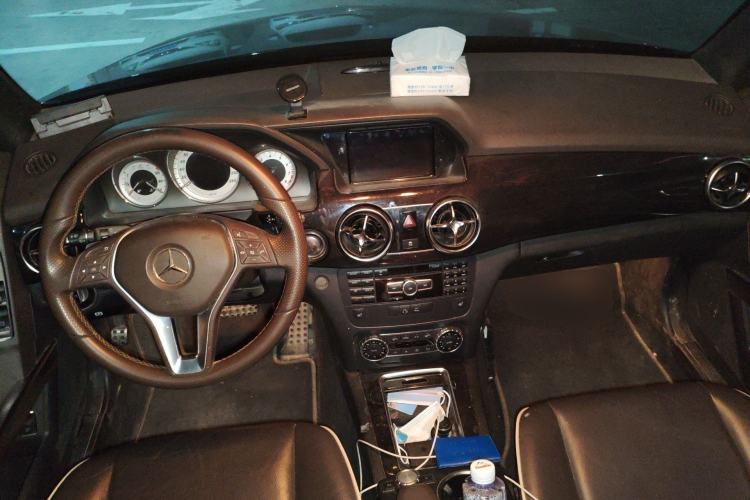 Used Mercedes-Benz GLK-Class 2013 GLK 300 4MATIC Luxury Model Center Console