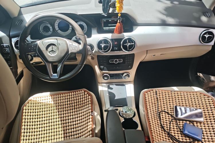 Used Mercedes-Benz GLK-Class 2013 GLK 300 4MATIC Dynamic Edition Center Console