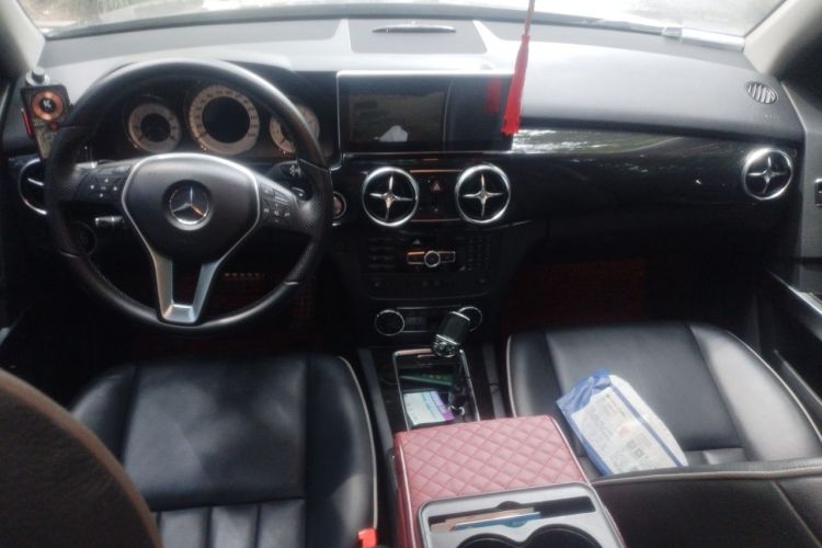 Used Mercedes-Benz GLK-Class 2013 Facelift GLK 300 4MATIC Luxury Edition Center Console