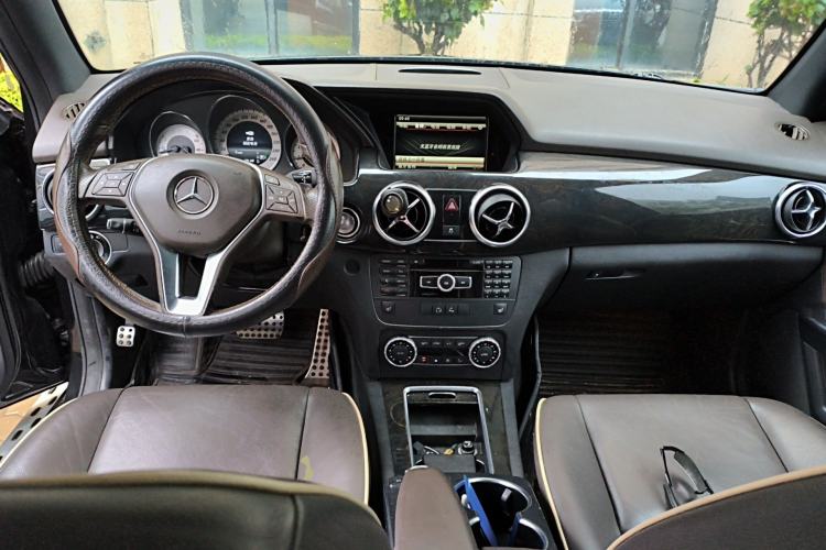 Used Mercedes-Benz GLK-Class 2013 Facelift GLK 300 4MATIC Luxury Edition Center Console