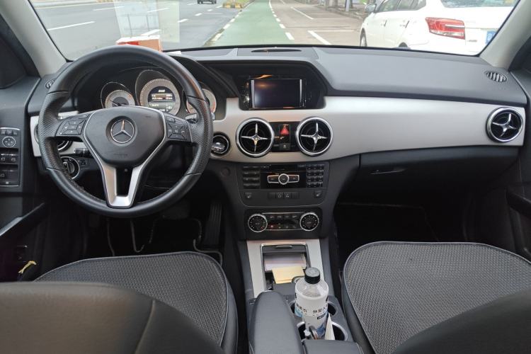 Used Mercedes-Benz GLK-Class 2013 GLK 300 4MATIC Dynamic Sunroof Model Center Console