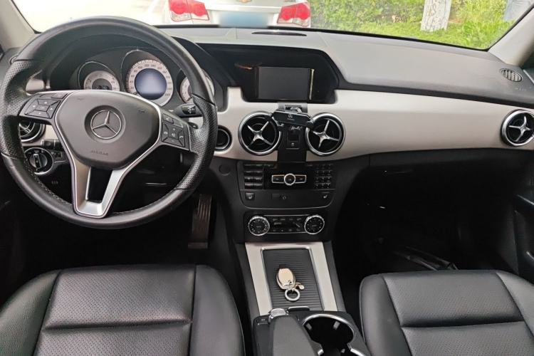 Used Mercedes-Benz GLK-Class 2013 GLK 300 4MATIC Dynamic Sunroof Model Center Console