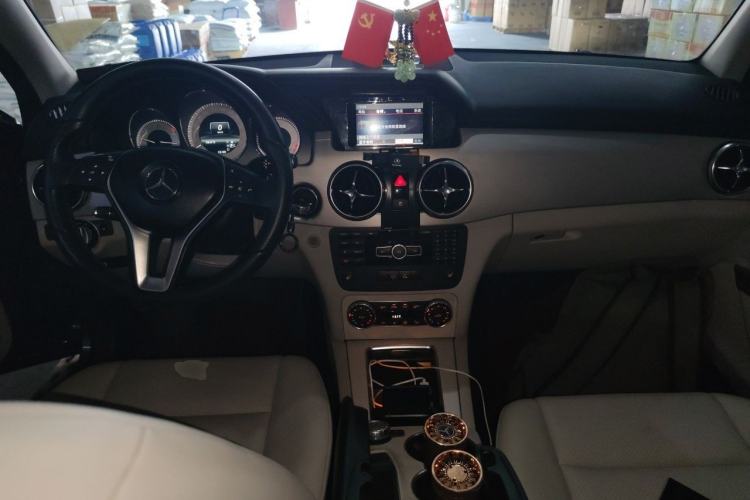Used Mercedes-Benz GLK-Class 2013 GLK 300 4MATIC Dynamic Edition Center Console
