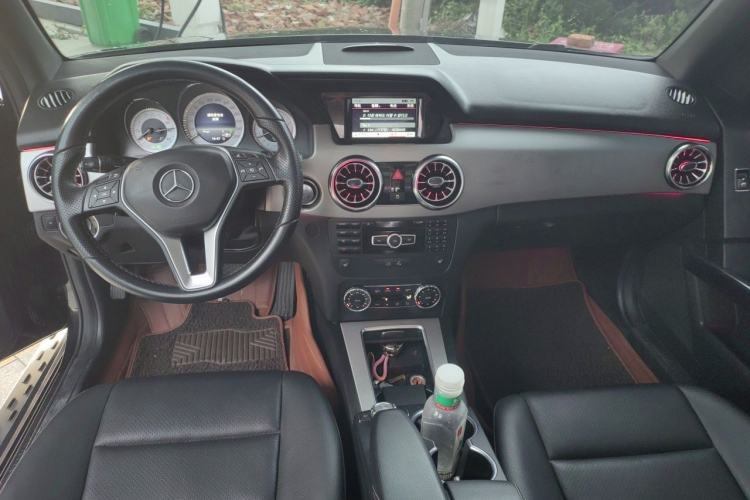 Used Mercedes-Benz GLK-Class 2013 GLK 300 4MATIC Dynamic Sunroof Model Center Console