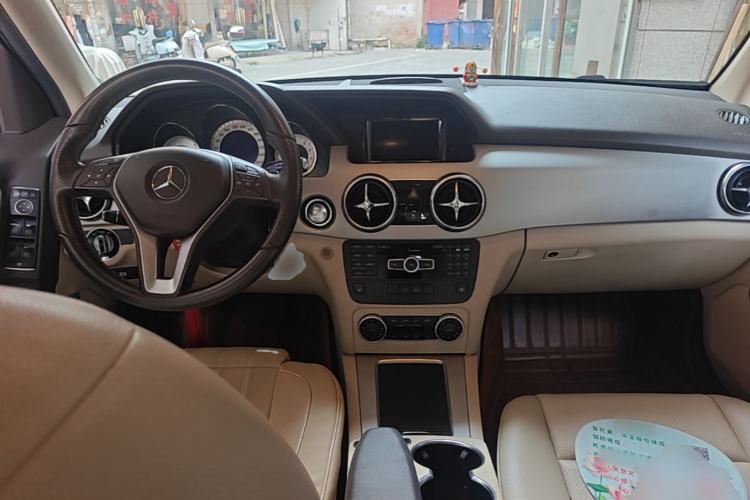Used Mercedes-Benz GLK-Class 2013 Facelift GLK 300 4MATIC Fashion Edition Center Console