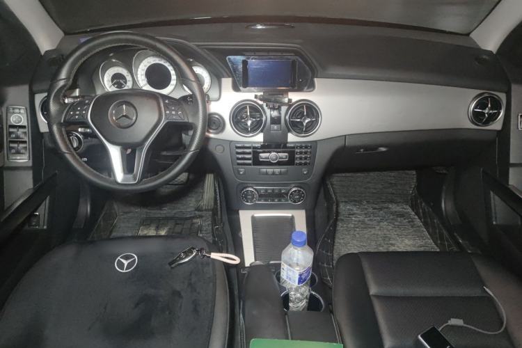 Used Mercedes-Benz GLK-Class 2013 GLK 300 4MATIC Dynamic Sunroof Model Center Console