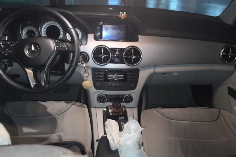 Used Mercedes-Benz GLK-Class 2013 GLK 300 4MATIC Fashion Model Center Console