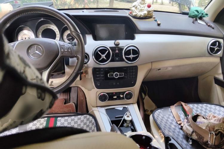 Used Mercedes-Benz GLK-Class 2013 GLK 300 4MATIC Dynamic Sunroof Model Center Console
