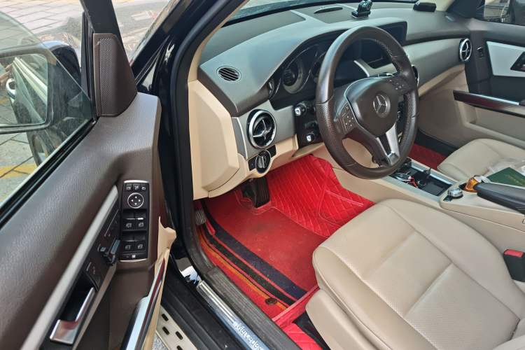 Used Mercedes-Benz GLK-Class 2013 Facelift GLK 300 4MATIC Fashion Edition Driver Seat
