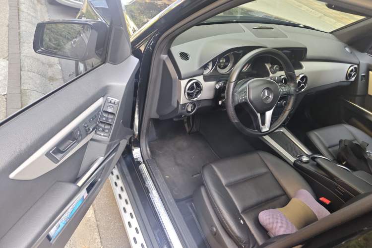 Used Mercedes-Benz GLK-Class 2013 Facelift GLK 300 4MATIC Fashion Edition Driver Seat