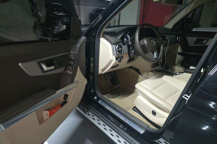 Used Mercedes-Benz GLK-Class 2013 Facelift GLK 300 4MATIC Fashion Edition Driver Seat