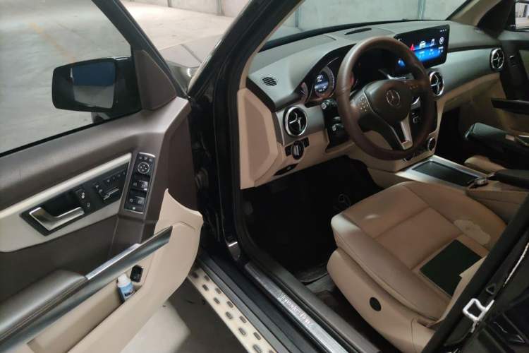Used Mercedes-Benz GLK-Class 2013 GLK 300 4MATIC Dynamic Sunroof Model Driver Seat