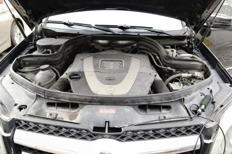 Used Mercedes-Benz GLK-Class 2013 Facelift GLK 300 4MATIC Luxury Edition Engine Bay