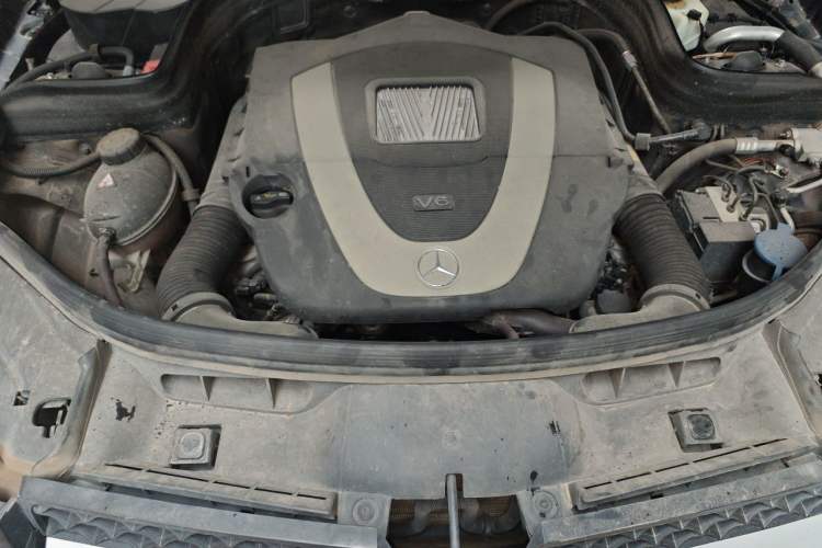 Used Mercedes-Benz GLK-Class 2013 GLK 300 4MATIC Fashion Model Engine Bay