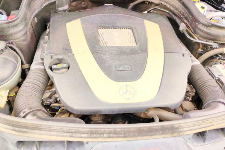 Used Mercedes-Benz GLK-Class 2013 GLK 300 4MATIC Luxury Model Engine Bay
