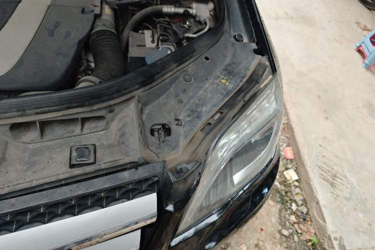 Used Mercedes-Benz GLK-Class 2013 GLK 300 4MATIC Fashion Model Engine Bay Left