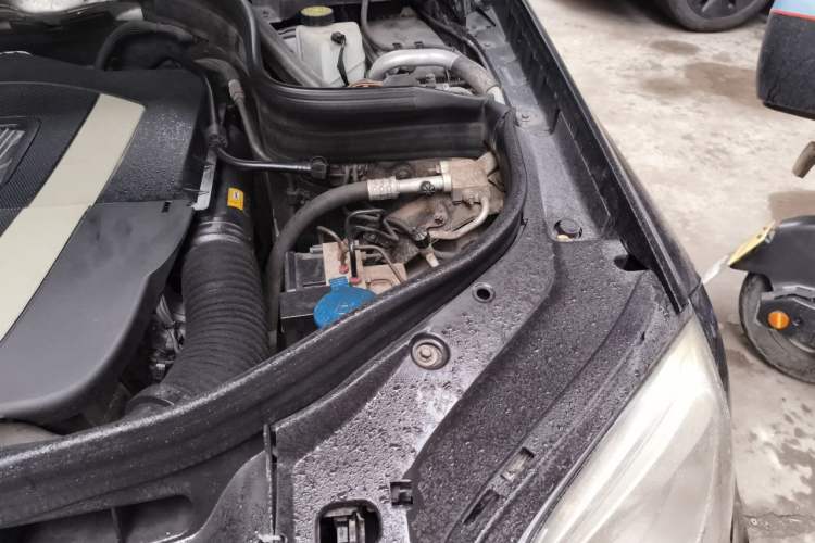 Used Mercedes-Benz GLK-Class 2013 GLK 300 4MATIC Dynamic Sunroof Model Engine Bay Left
