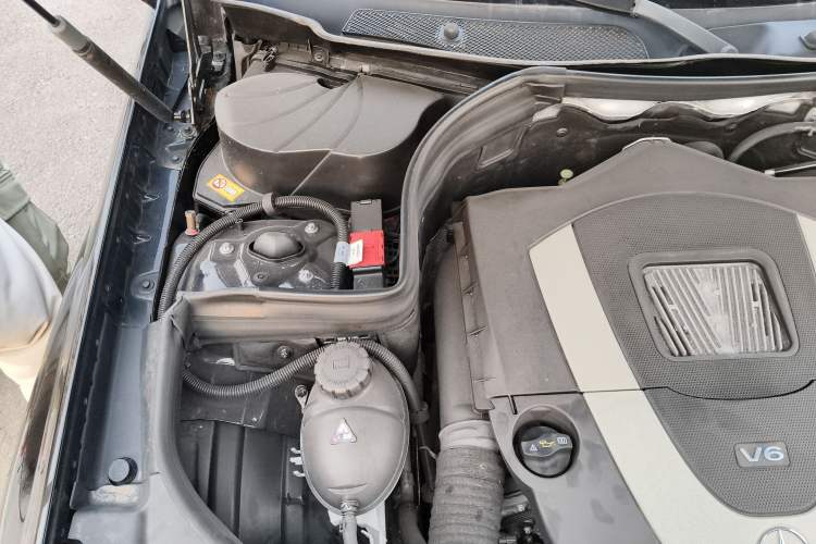 Used Mercedes-Benz GLK-Class 2013 GLK 300 4MATIC Dynamic Sunroof Model Engine Bay Right