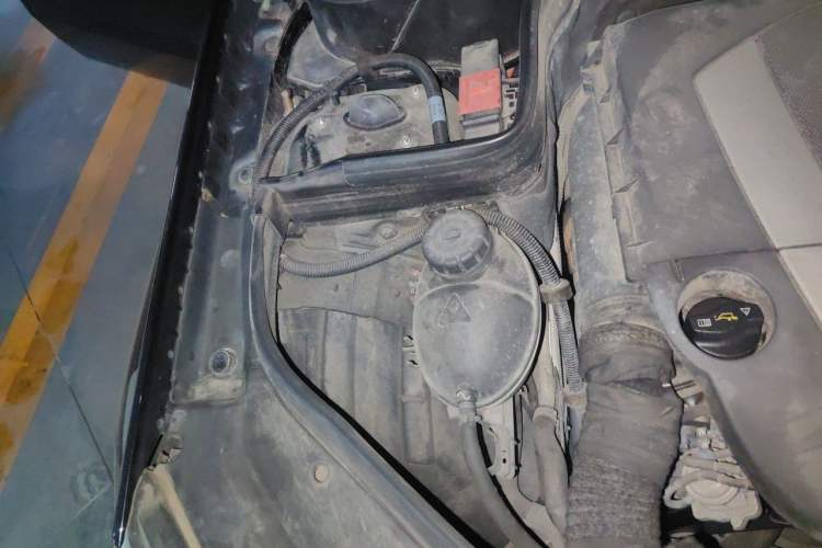 Used Mercedes-Benz GLK-Class 2013 GLK 300 4MATIC Fashion Model Engine Bay Right
