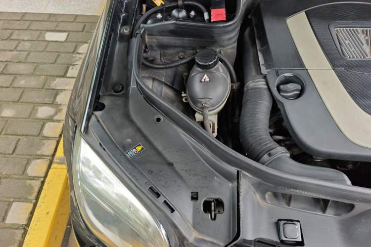 Used Mercedes-Benz GLK-Class 2013 Facelift GLK 300 4MATIC Fashion Edition Engine Bay Right
