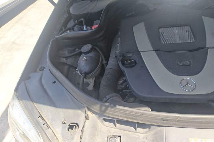 Used Mercedes-Benz GLK-Class 2013 GLK 300 4MATIC Luxury Model Engine Bay Right