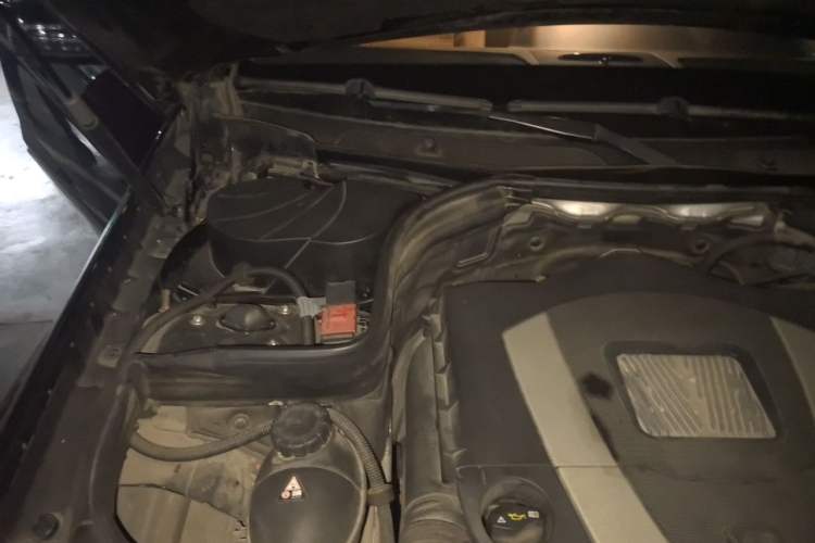 Used Mercedes-Benz GLK-Class 2013 GLK 300 4MATIC Fashion Model Engine Bay Right