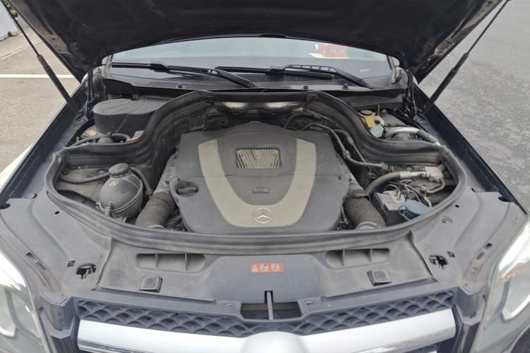 Used Mercedes-Benz GLK-Class 2013 GLK 300 4MATIC Dynamic Sunroof Model Engine Bay
