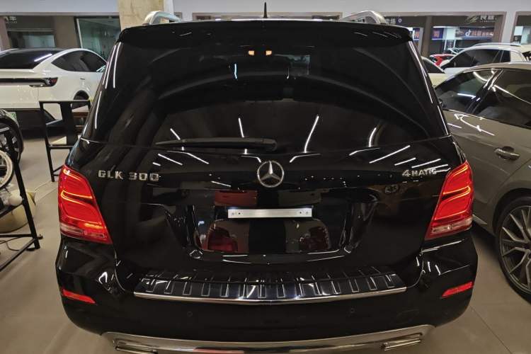 Used Mercedes-Benz GLK-Class 2013 GLK 300 4MATIC Dynamic Sunroof Model Exterior 4
