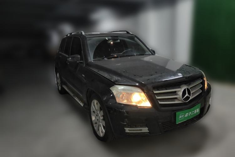 Used Mercedes-Benz GLK-Class 2013 GLK 300 4MATIC Luxury Model Front Right 45 Deg
