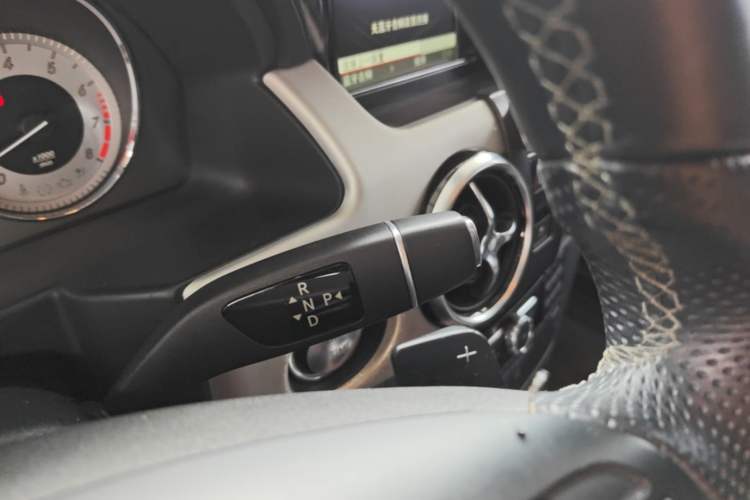 Used Mercedes-Benz GLK-Class 2013 GLK 300 4MATIC Luxury Model Gear Lever