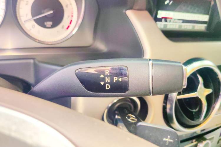 Used Mercedes-Benz GLK-Class 2013 GLK 300 4MATIC Dynamic Sunroof Model Gear Lever