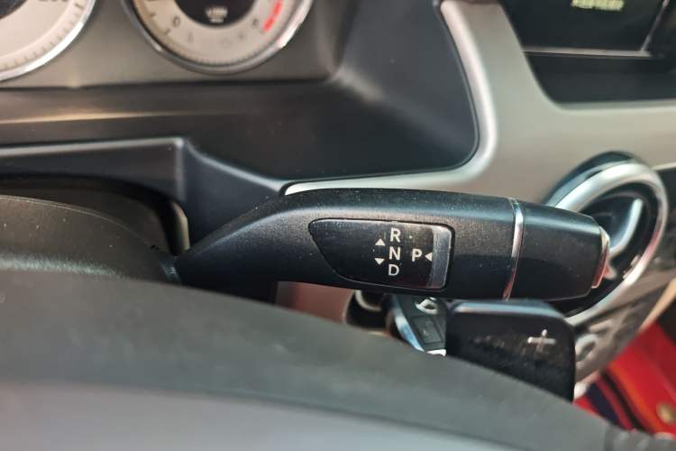 Used Mercedes-Benz GLK-Class 2013 Facelift GLK 300 4MATIC Fashion Edition Gear Lever