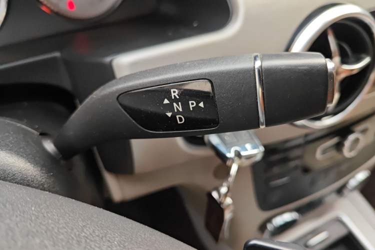 Used Mercedes-Benz GLK-Class 2013 GLK 300 4MATIC Dynamic Sunroof Model Gear Lever